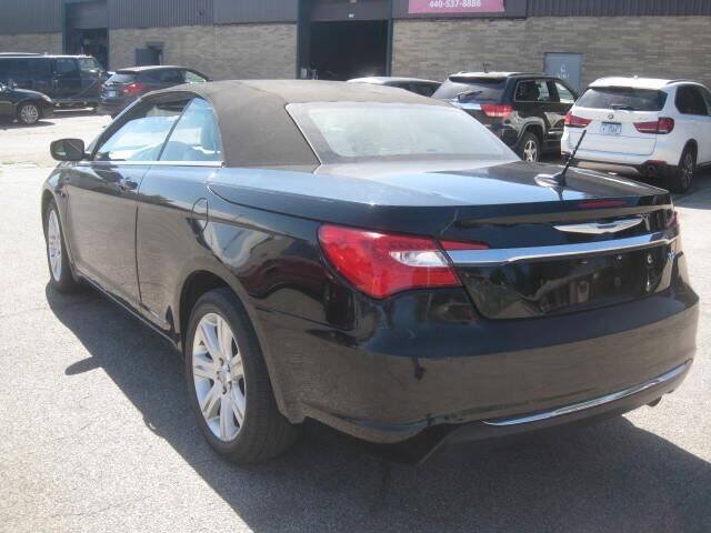 Used 2012 Chrysler 200 Touring FWD image 10