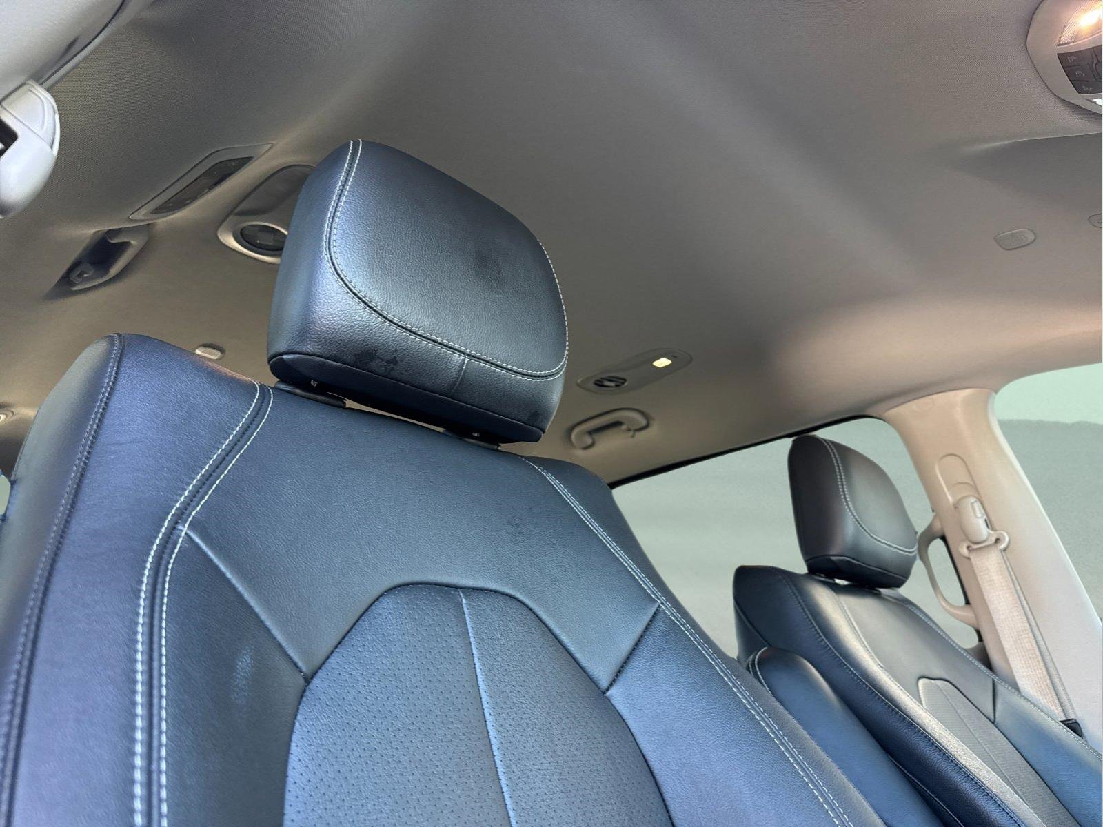 Used 2022 Chrysler Pacifica Touring-L image 18