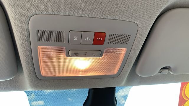 Used 2023 Hyundai Venue Limited FWD image 17