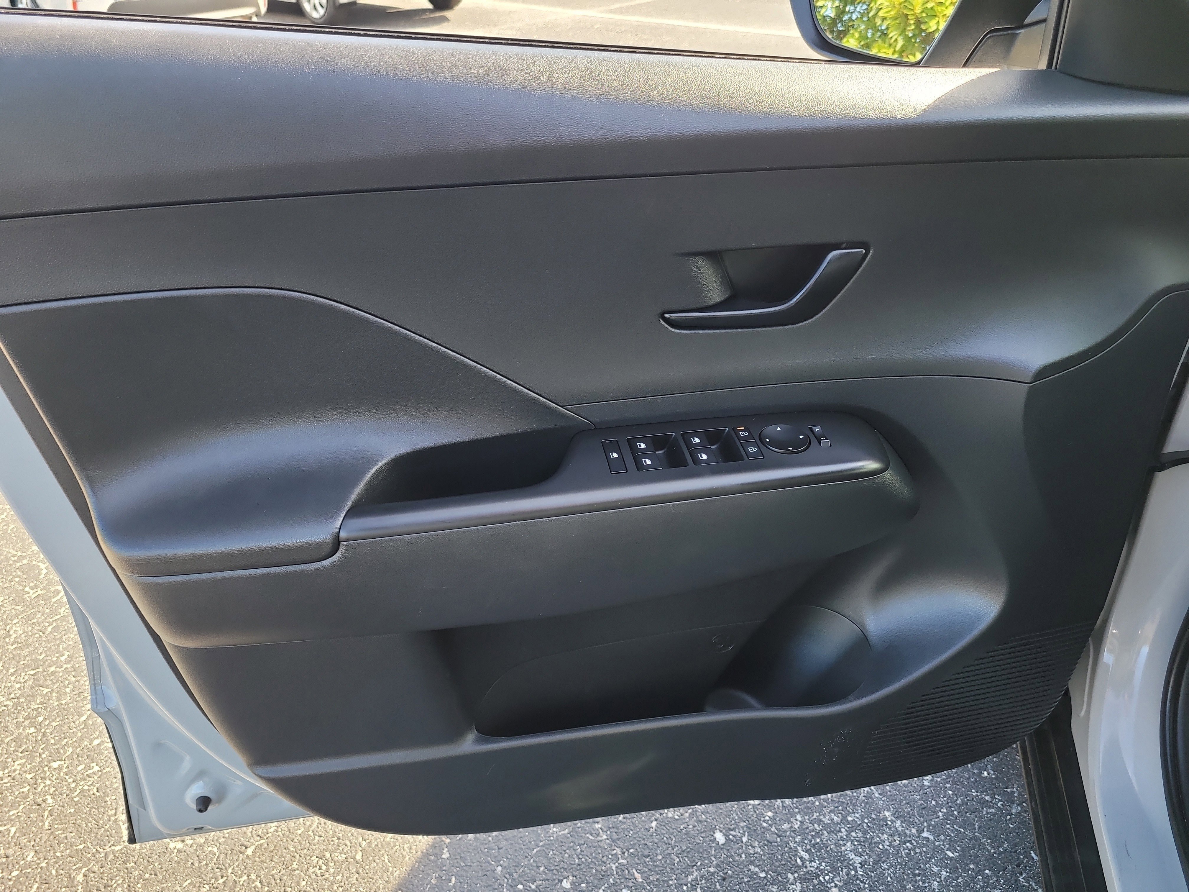 Used 2025 Hyundai Kona SEL image 17