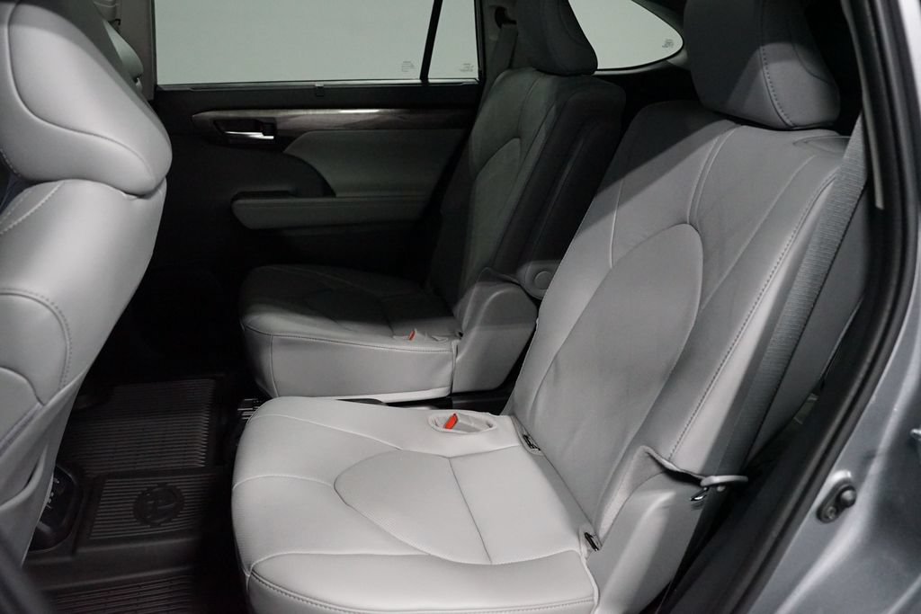 Certified 2026 Toyota Highlander Platinum AWD/4WD image 31