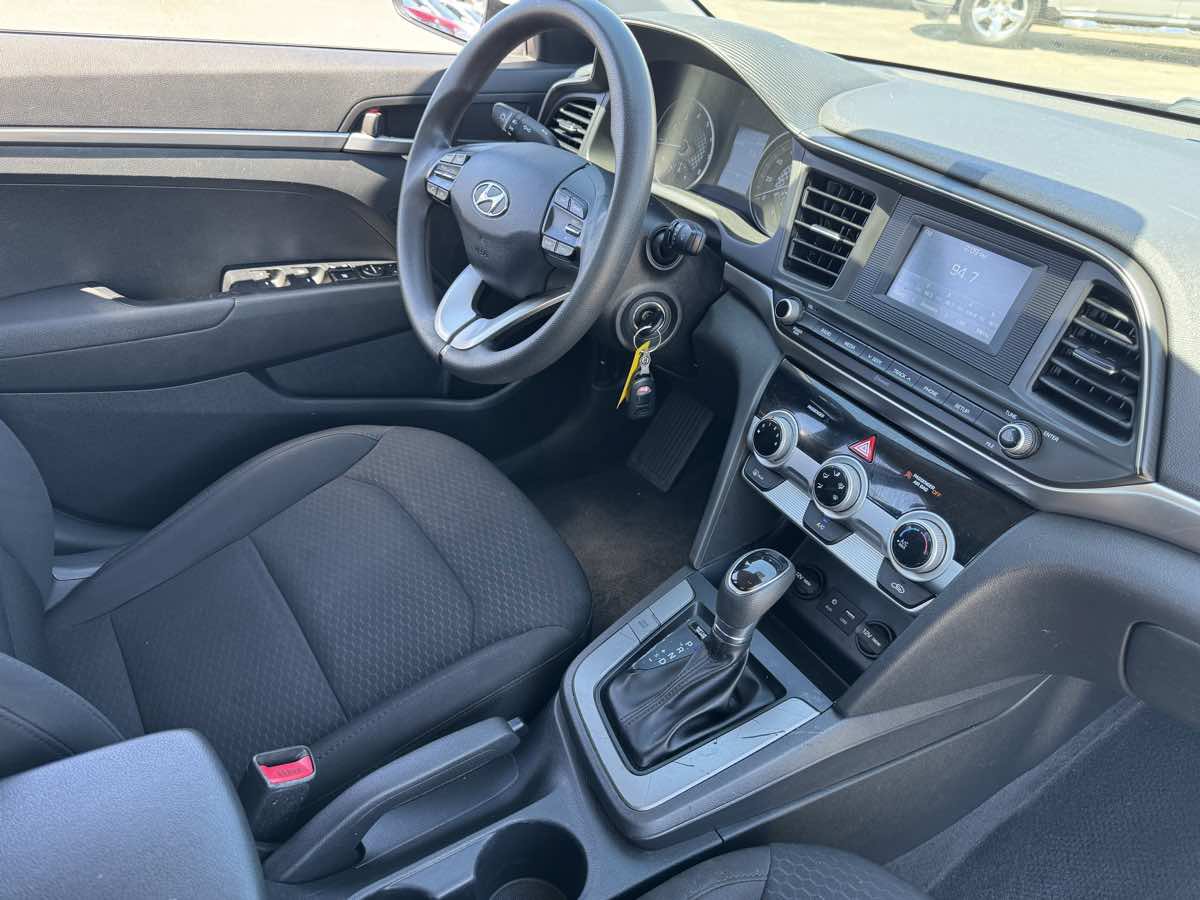 Used 2019 Hyundai Elantra SE w/ Cargo Package FWD image 13