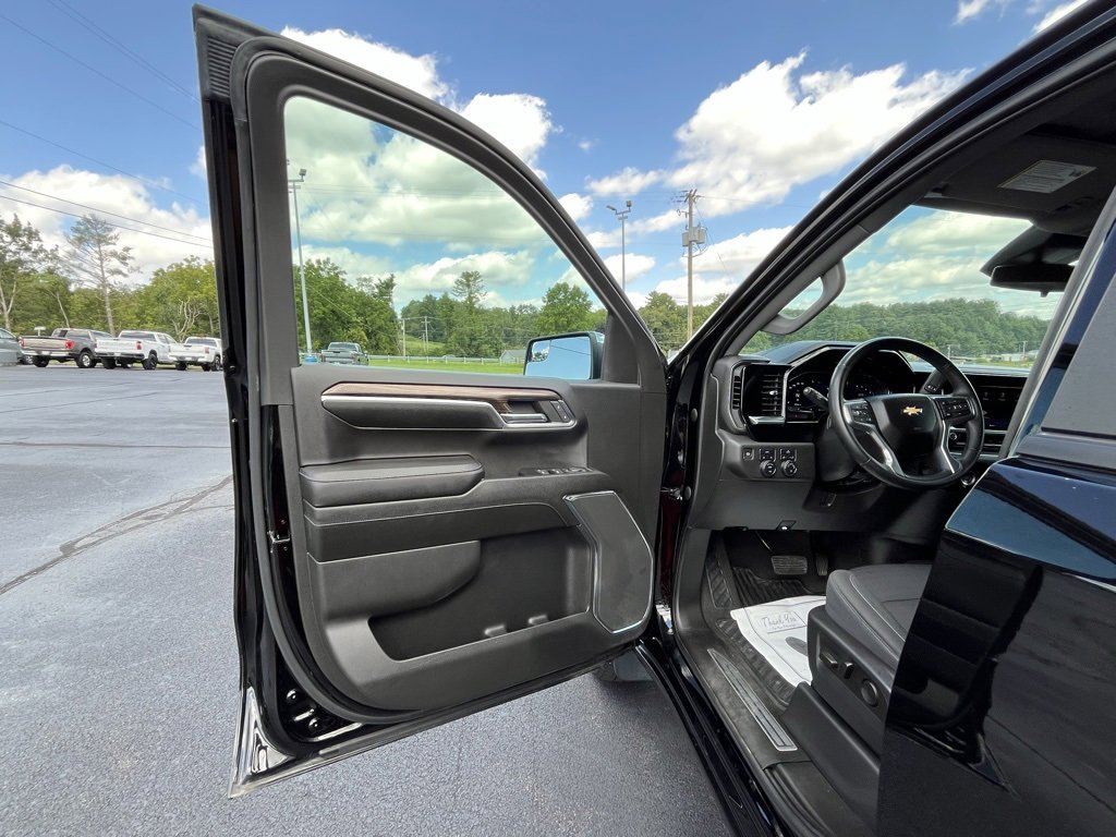 Used 2023 Chevrolet Silverado 1500 LT image 11