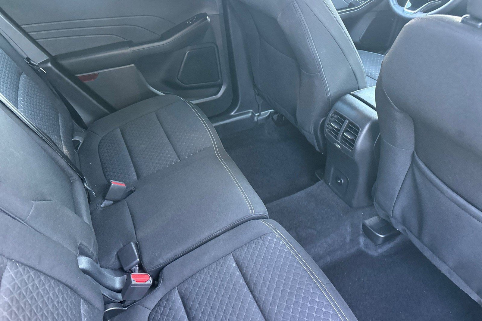 Used 2025 Ford Escape Active w/ Active Premium Tech Pack AWD/4WD image 35