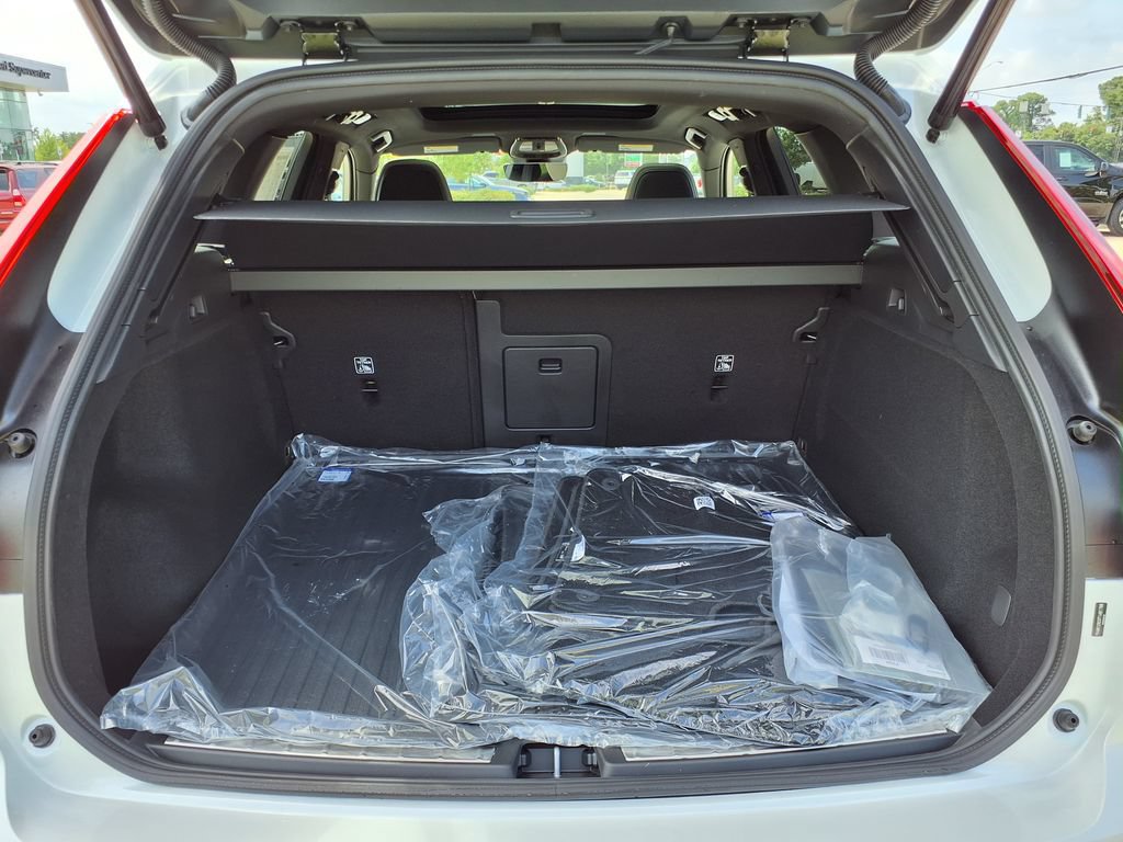 New 2026 Volvo XC60 B5 Plus w/ Climate Package AWD/4WD image 10