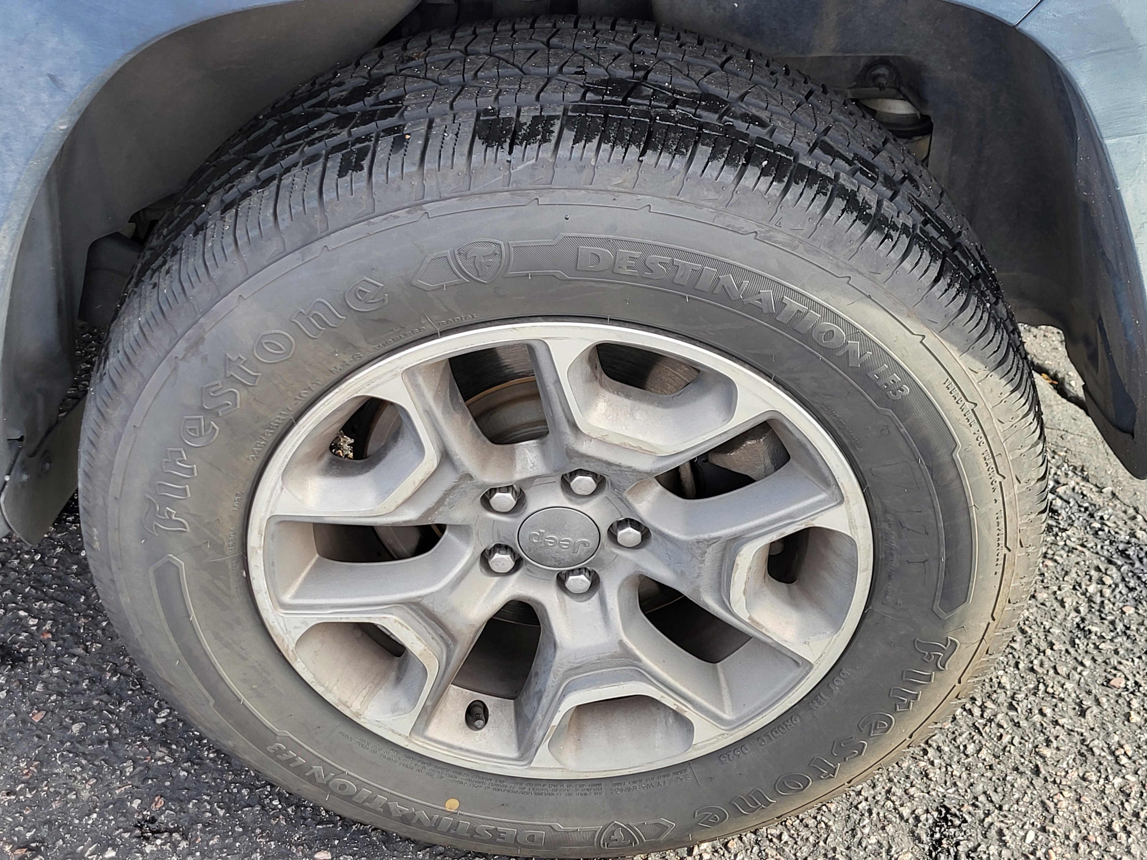 Used 2020 Jeep Cherokee Trailhawk w/ Cold Weather Group image 18