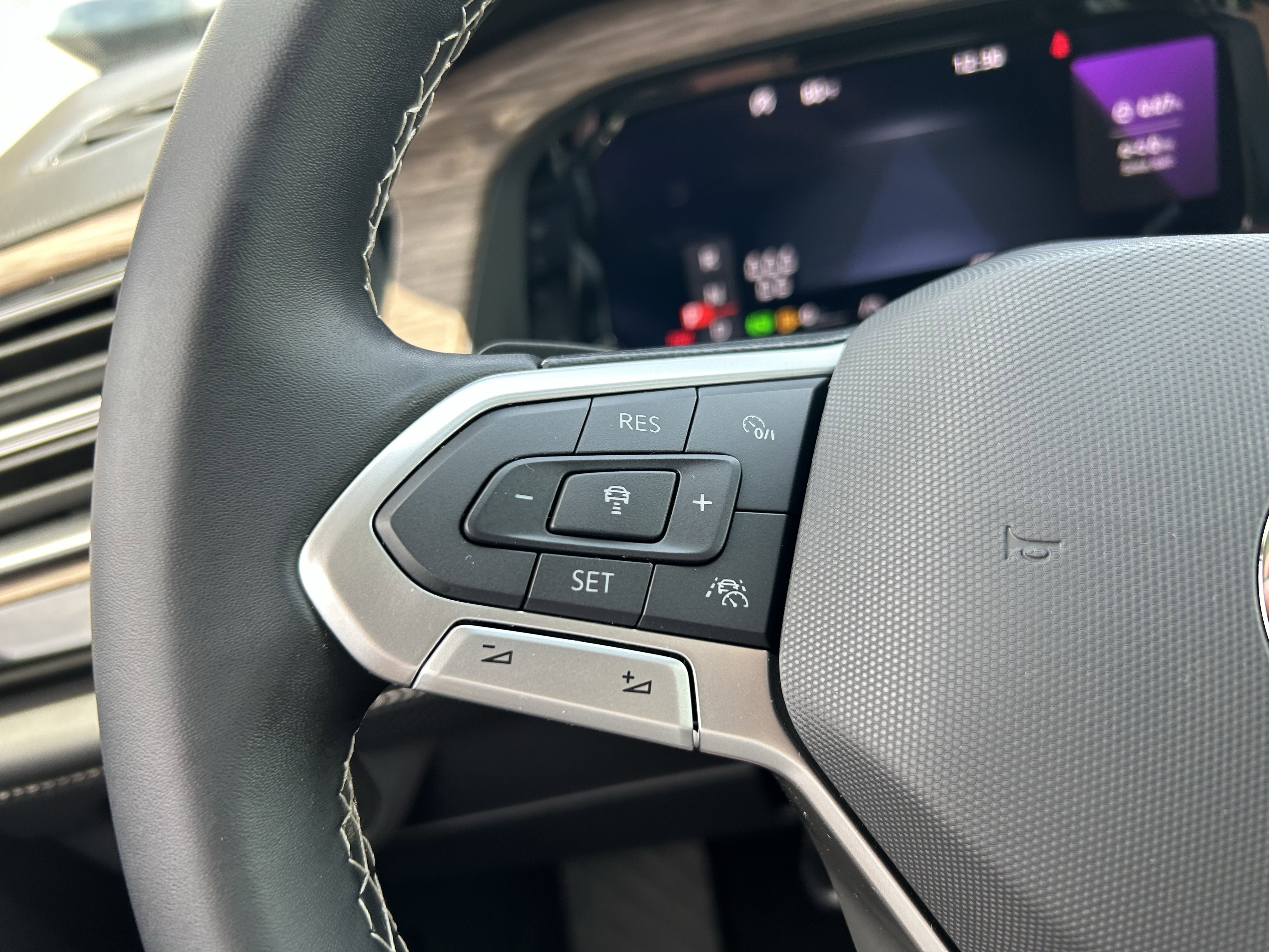 Used 2025 Volkswagen Atlas SEL AWD/4WD image 19