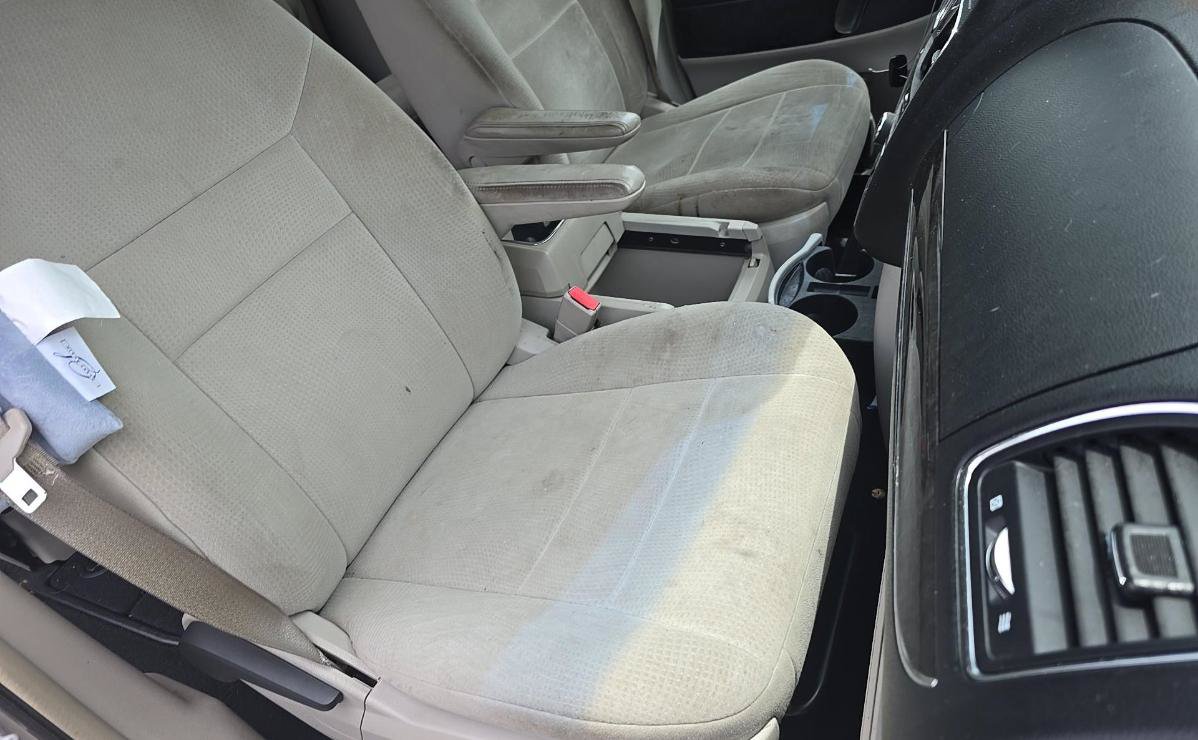 Used 2011 Chrysler Town & Country Touring FWD image 8