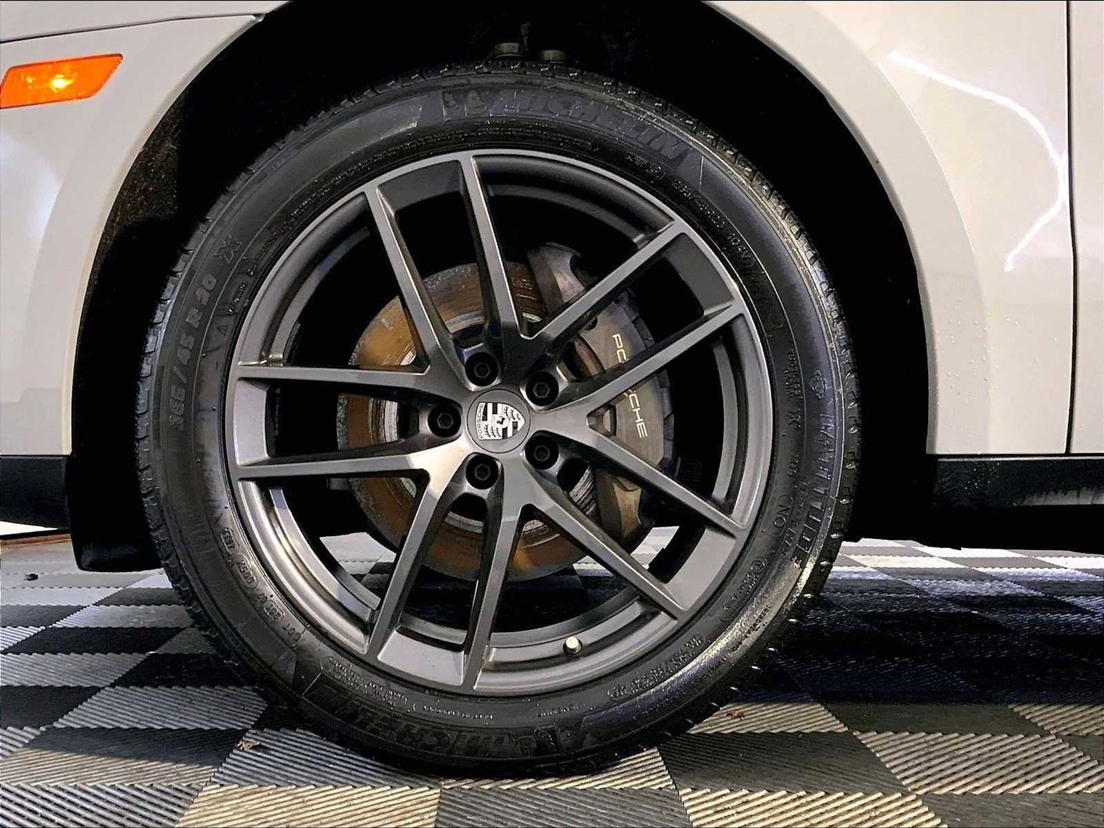 Certified 2023 Porsche Macan Turbo image 11