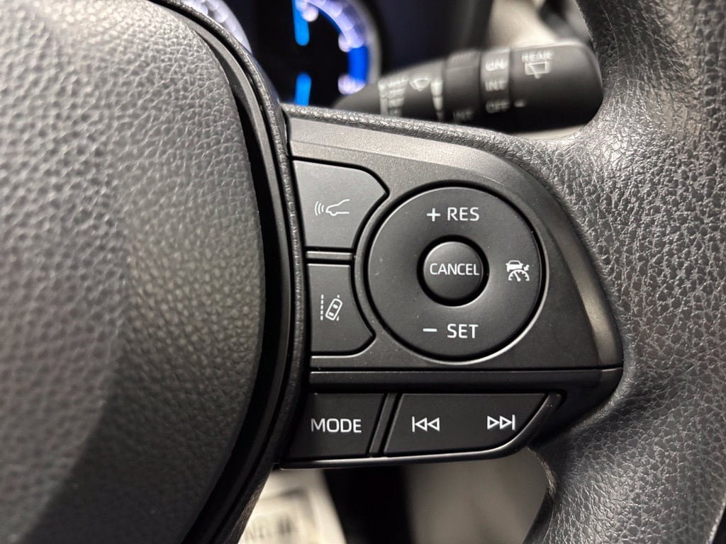 Used 2025 Toyota RAV4 XLE AWD/4WD image 20