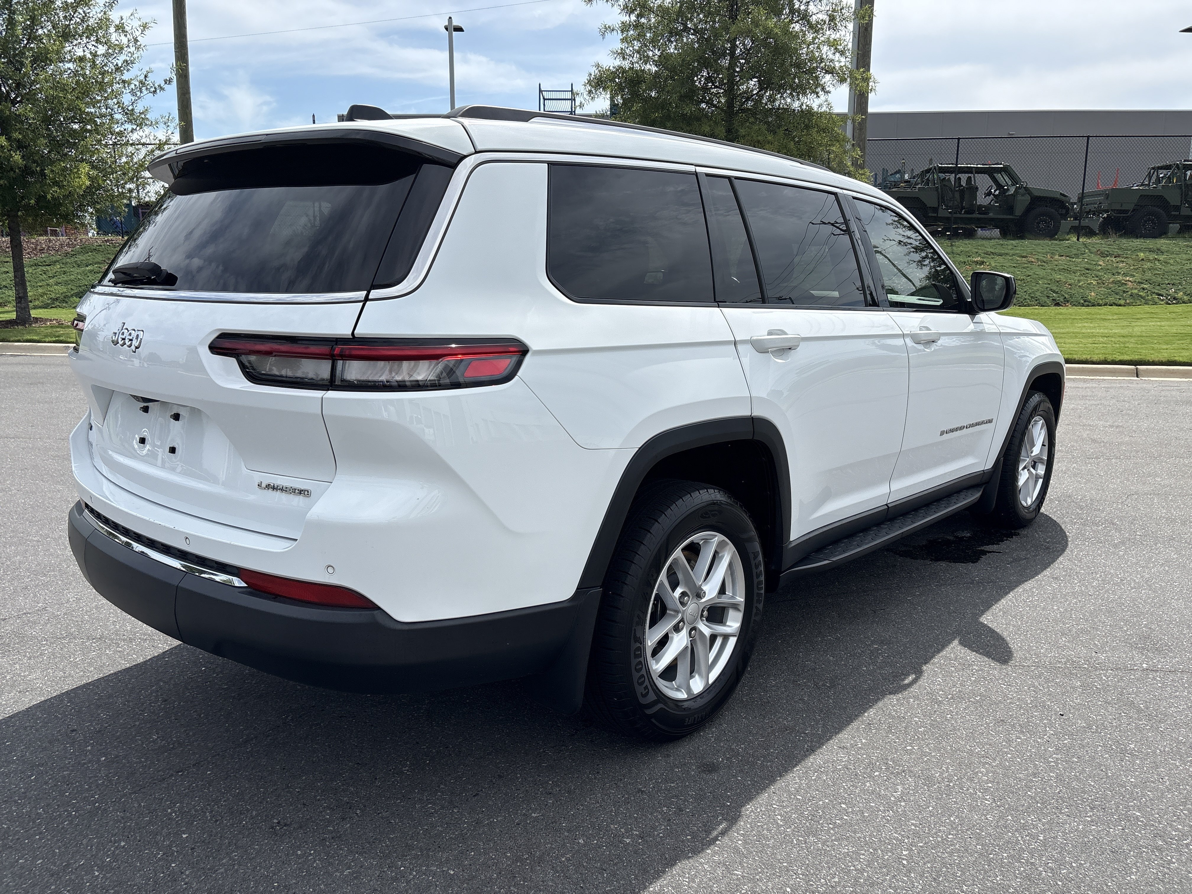 Used 2021 Jeep Grand Cherokee L Laredo w/ Luxury Tech Group I RWD image 9