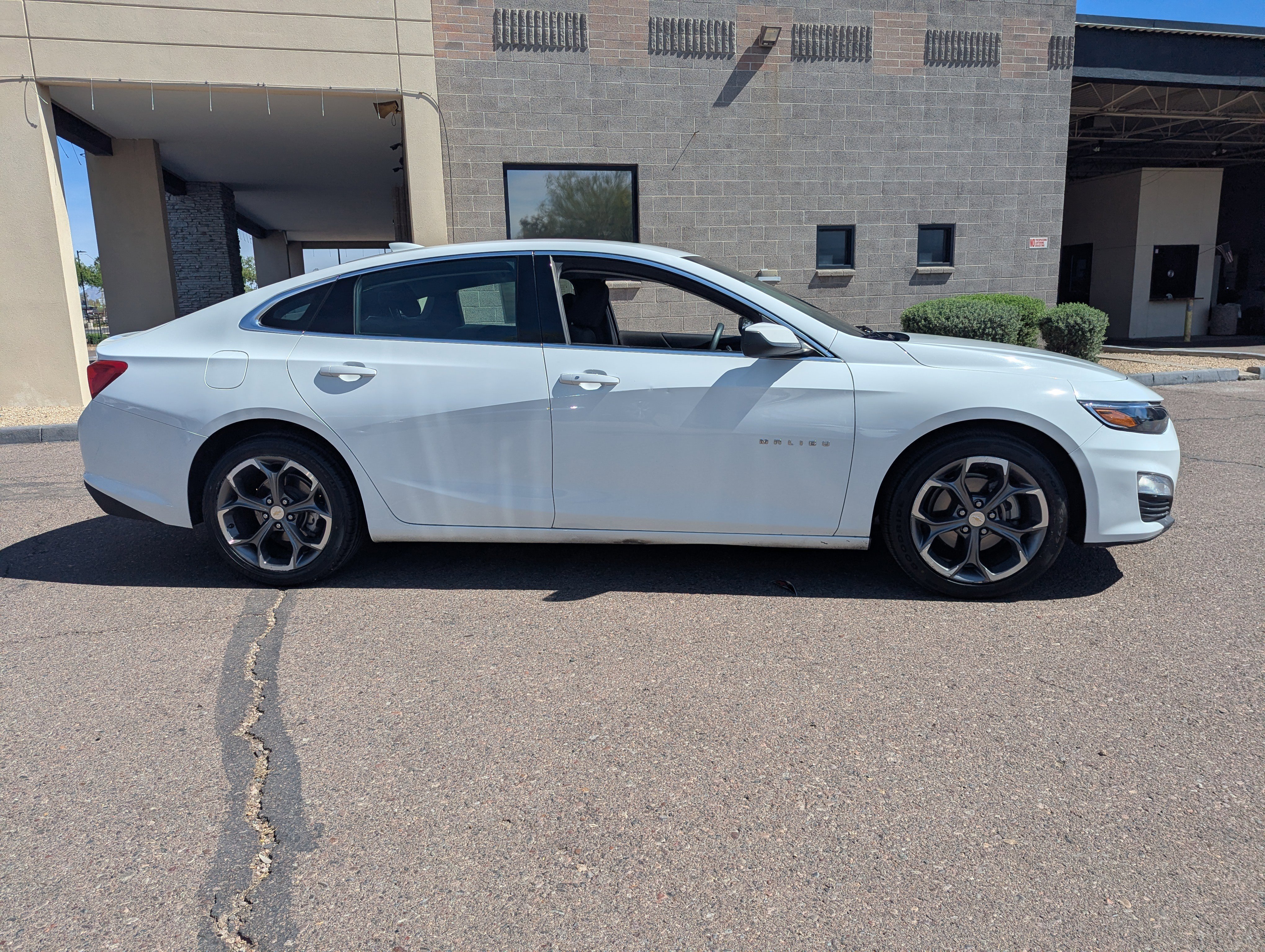 Used 2023 Chevrolet Malibu LT image 2