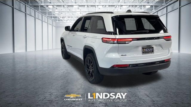 Used 2024 Jeep Grand Cherokee Altitude AWD/4WD image 8