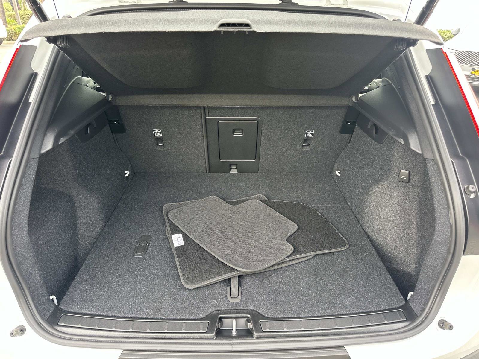 Certified 2026 Volvo XC40 B5 Ultra w/ Climate Package image 23