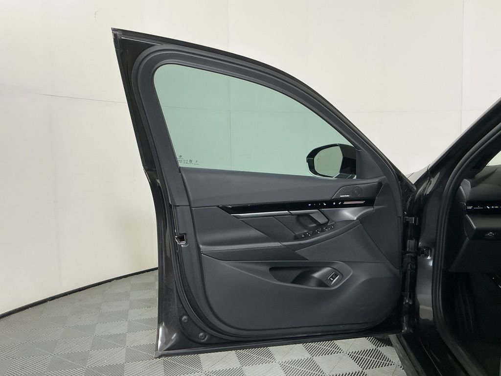 Certified 2025 BMW 530i w/ Premium Package RWD image 19