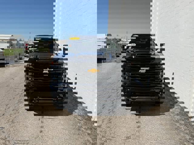 Used 2025 Chevrolet Silverado 2500 Custom w/ Custom Value Package image 5