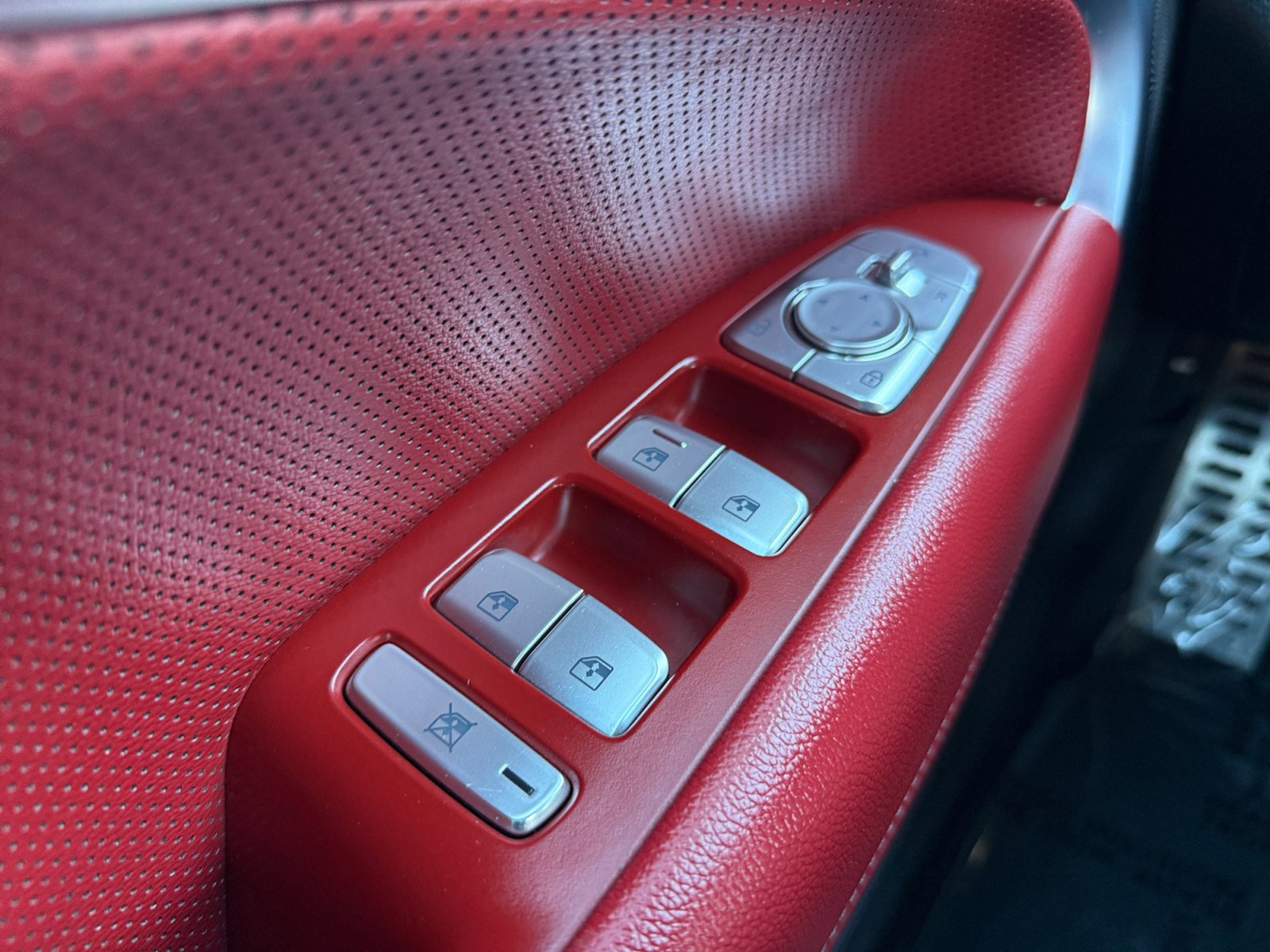 Used 2023 Genesis G70 2.0T w/ Sport Prestige Package image 22