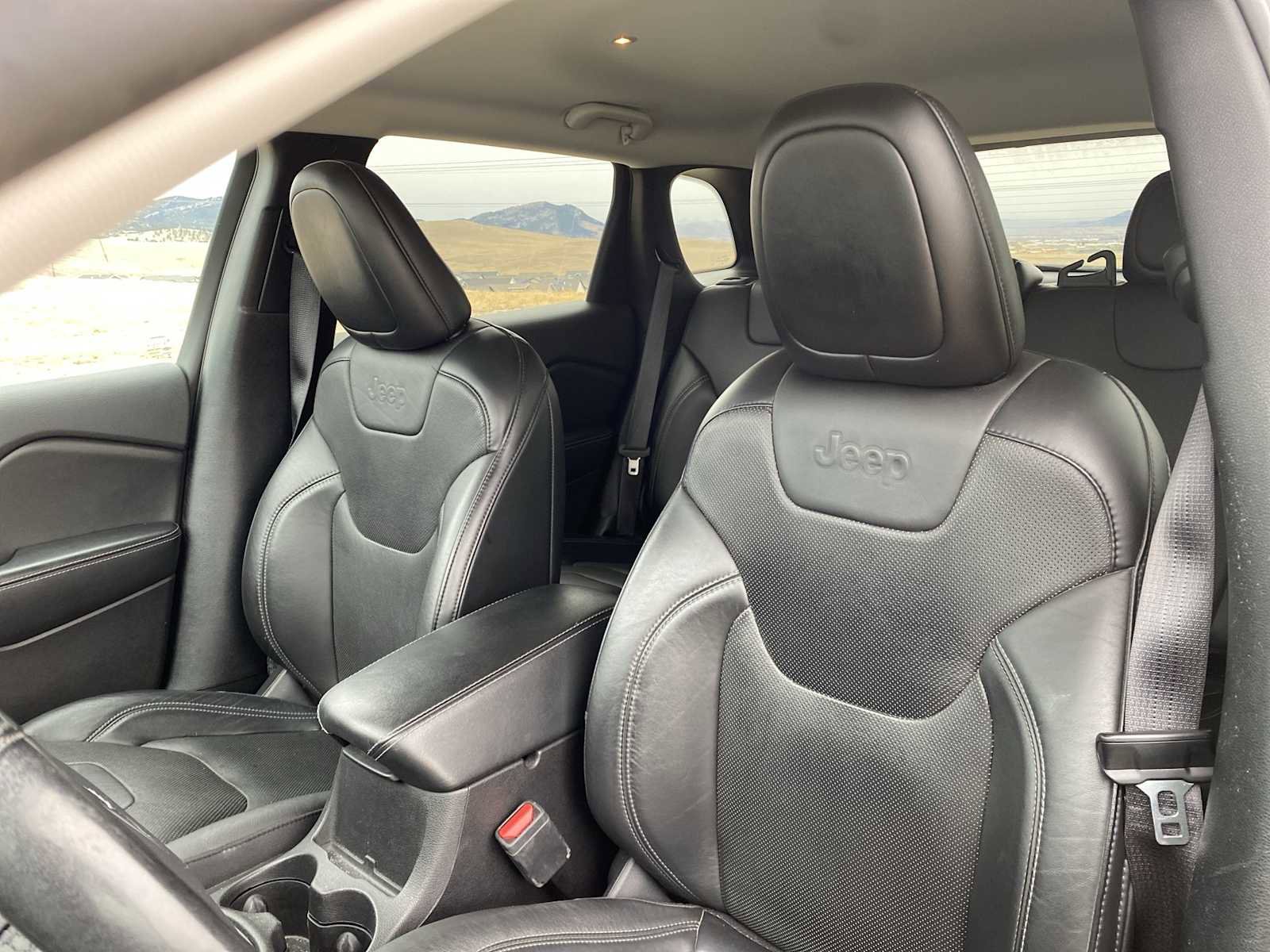 Used 2020 Jeep Cherokee Latitude Lux w/ Quick Order Package 26H Lux AWD/4WD image 16