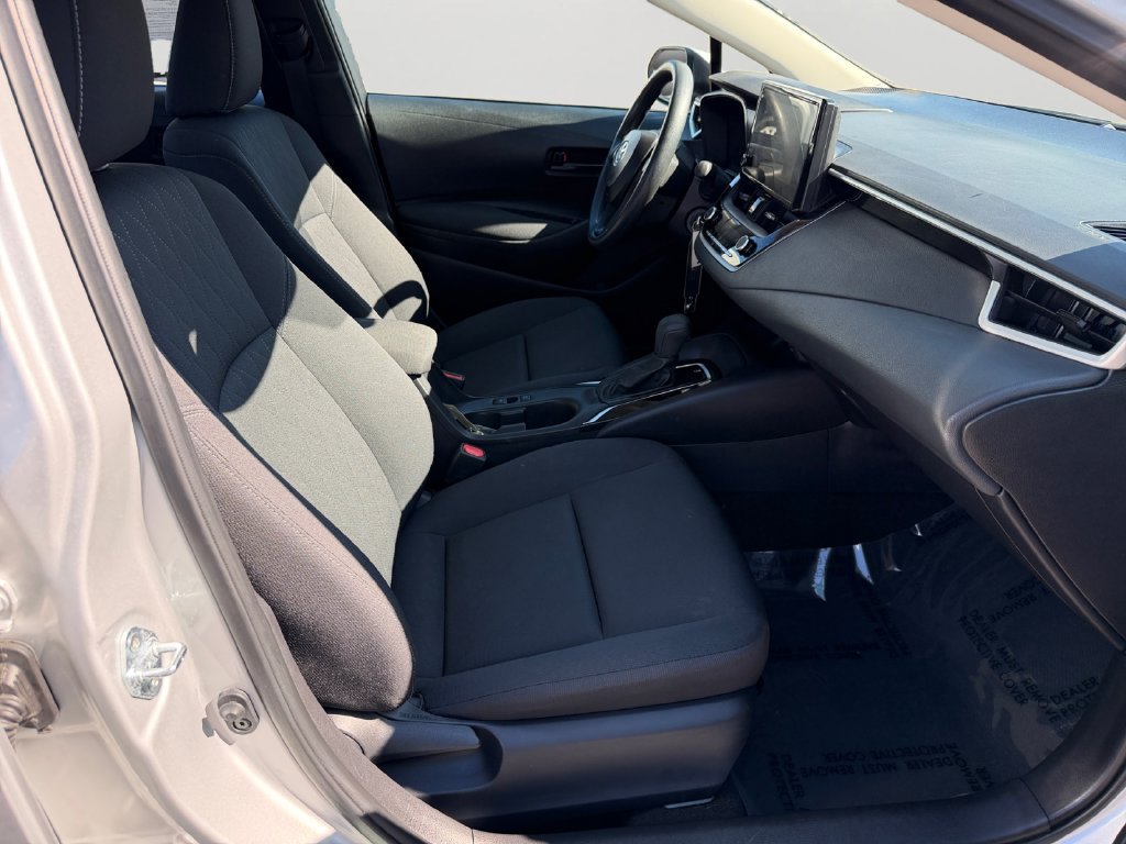 Used 2025 Toyota Corolla LE FWD image 12