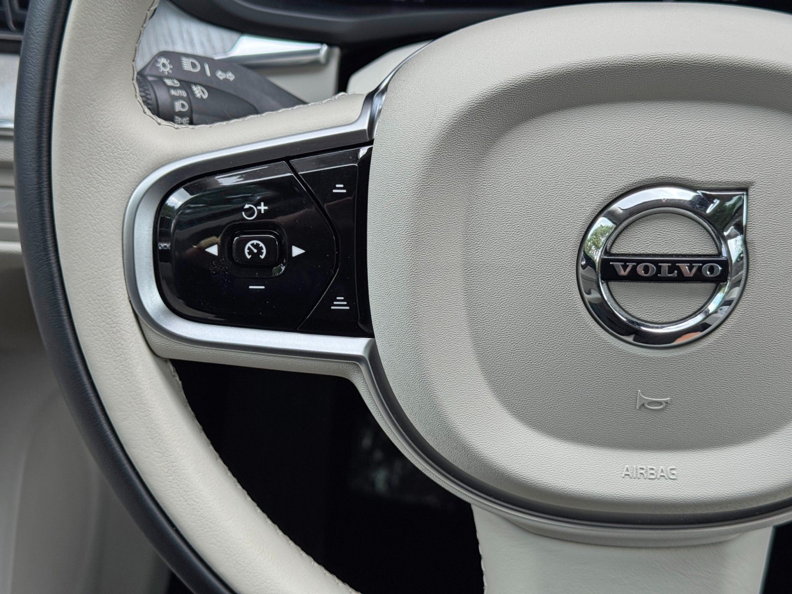 Used 2025 Volvo XC60 T8 Plus w/ Protection Package Premier AWD/4WD image 22