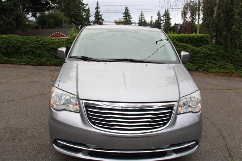 Used 2014 Chrysler Town & Country Touring FWD image 11