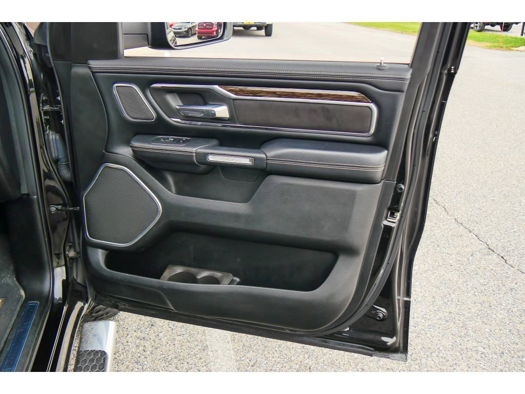 Used 2019 RAM 1500 Laramie AWD/4WD image 16