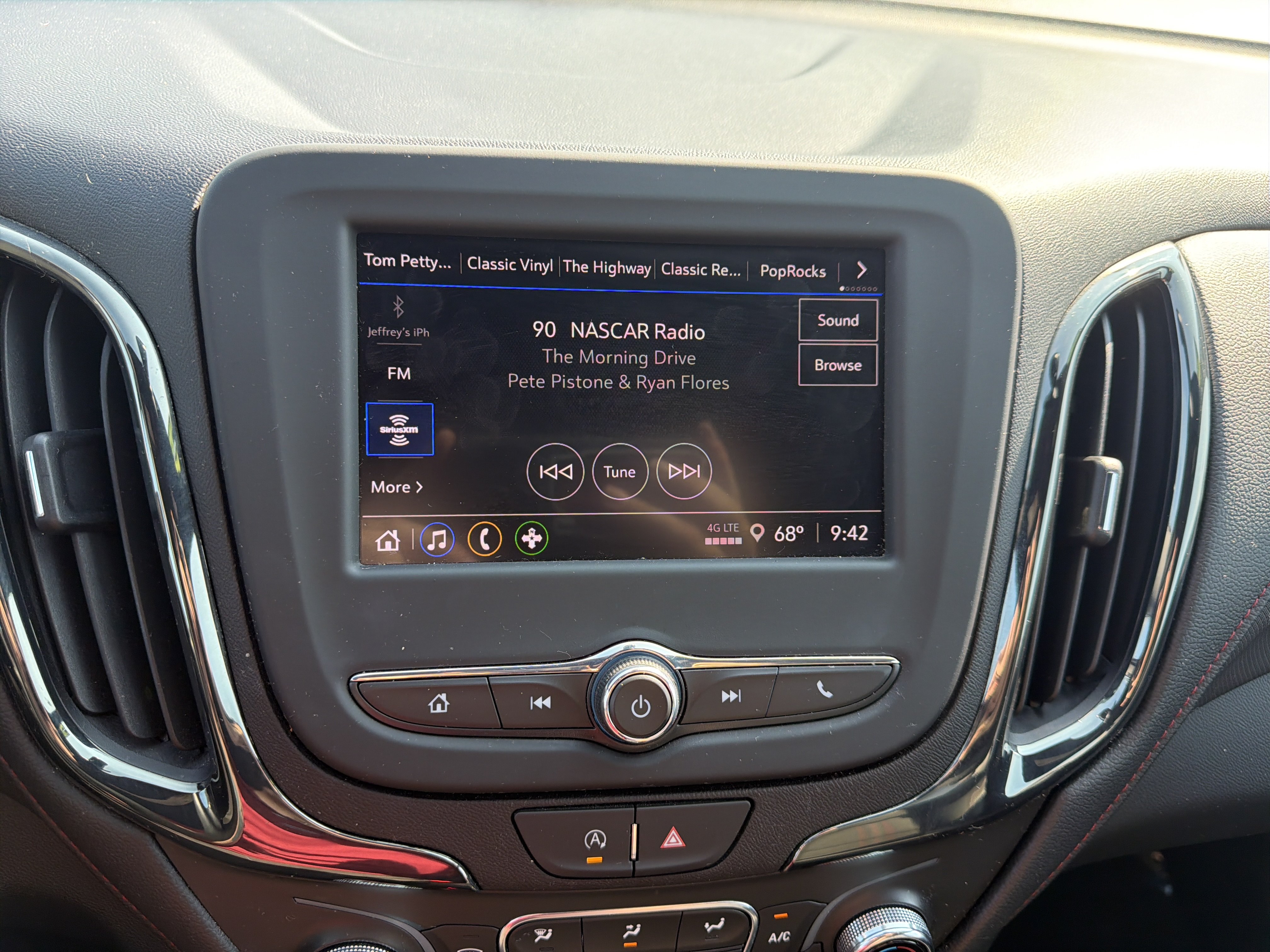 Used 2024 Chevrolet Equinox RS w/ LPO, Floor Liner Package AWD/4WD image 27