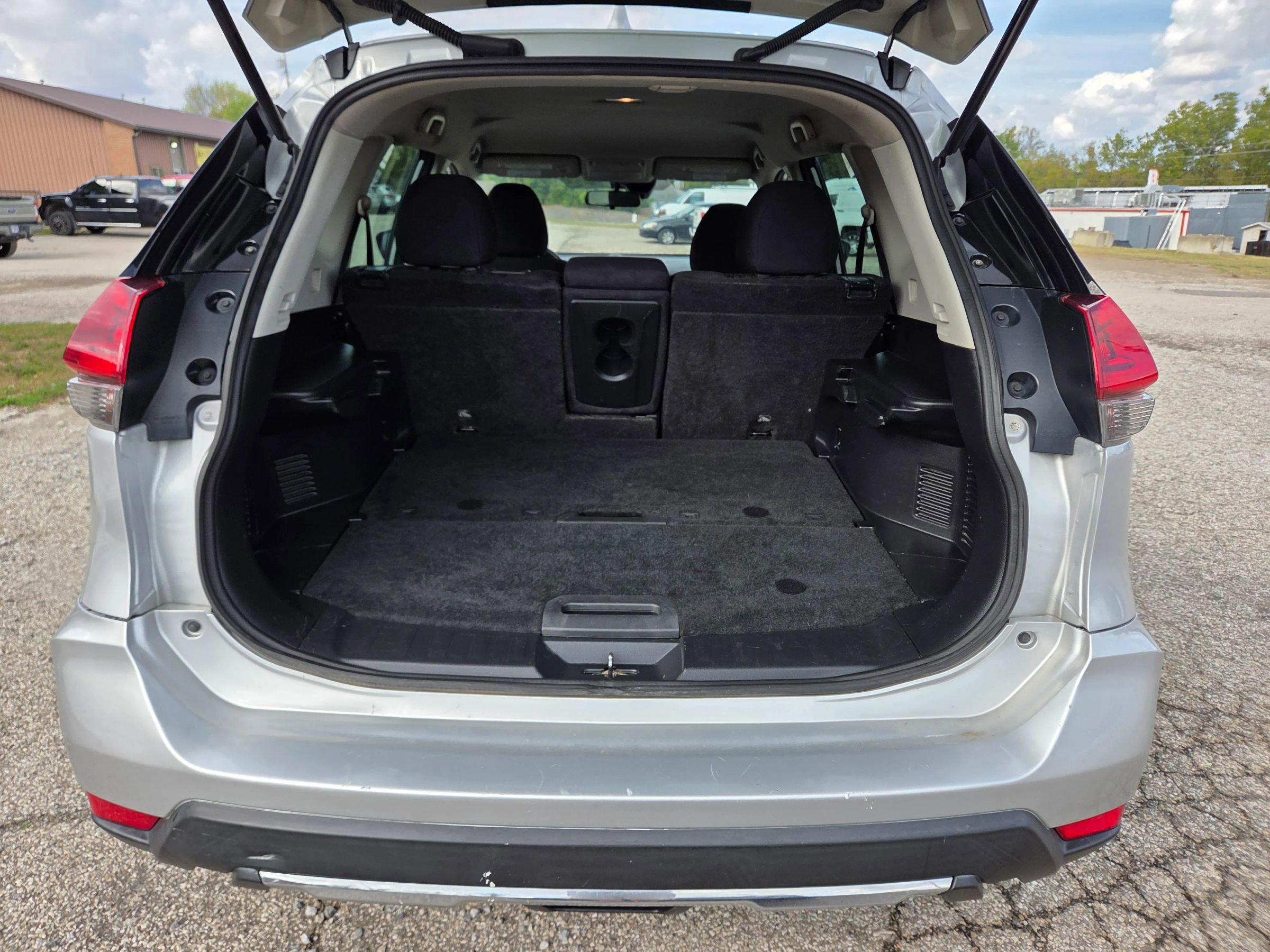 Used 2019 Nissan Rogue S FWD image 16