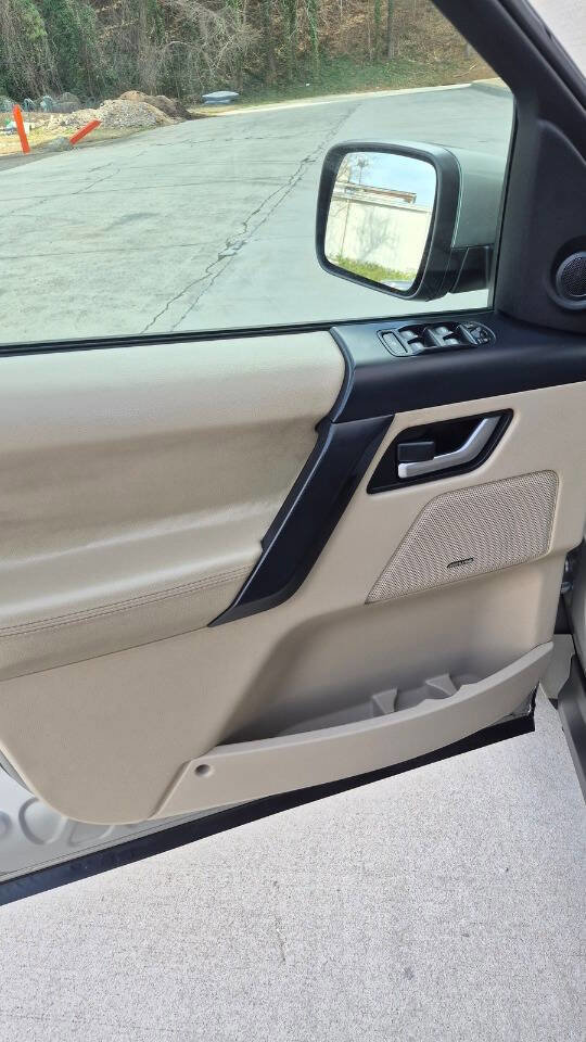 Used 2012 Land Rover LR2 HSE image 35