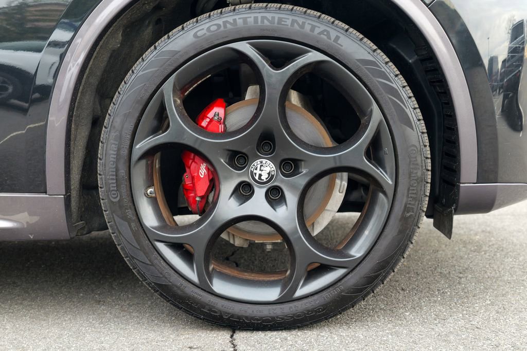 Used 2024 Alfa Romeo Stelvio Ti w/ Performance Driving Package image 12