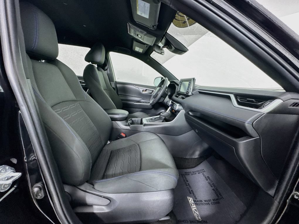 Used 2022 Toyota RAV4 SE AWD/4WD image 28
