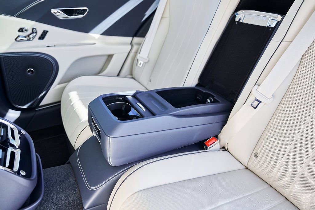 Used 2024 Bentley Flying Spur V8 image 48