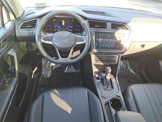 Used 2023 Volkswagen Tiguan SE image 16
