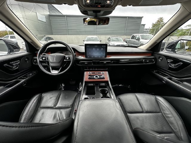 Certified 2023 Lincoln Aviator Reserve w/ Elements Package Plus AWD/4WD image 3