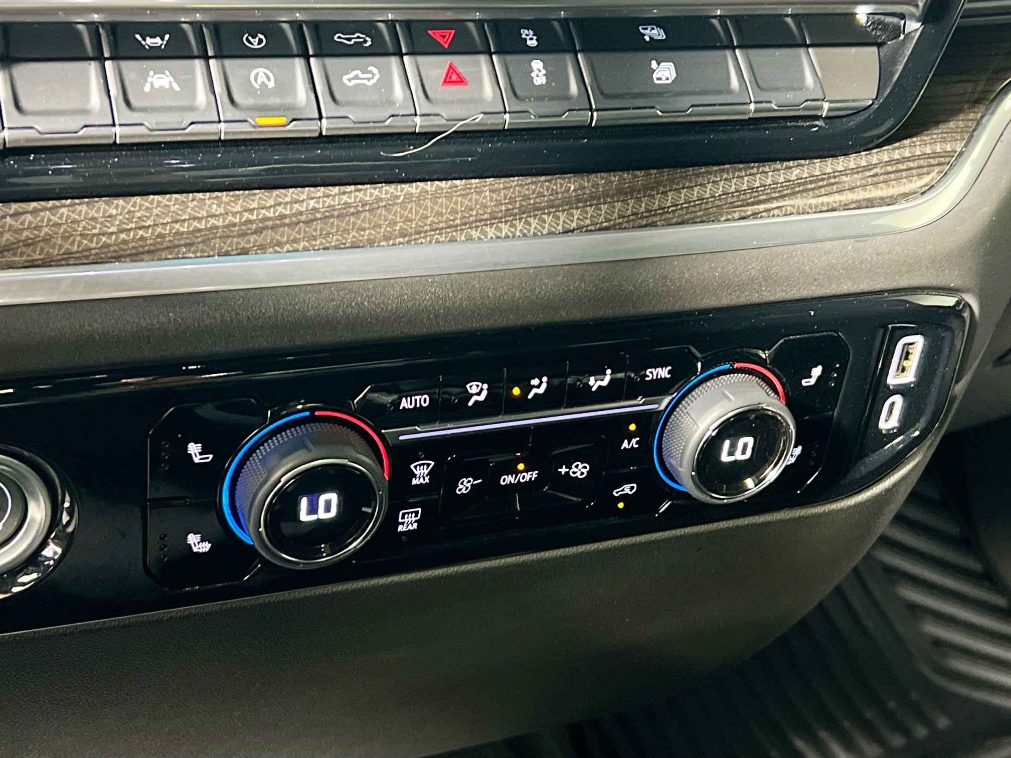 Used 2024 Chevrolet Silverado 1500 LT RWD image 27