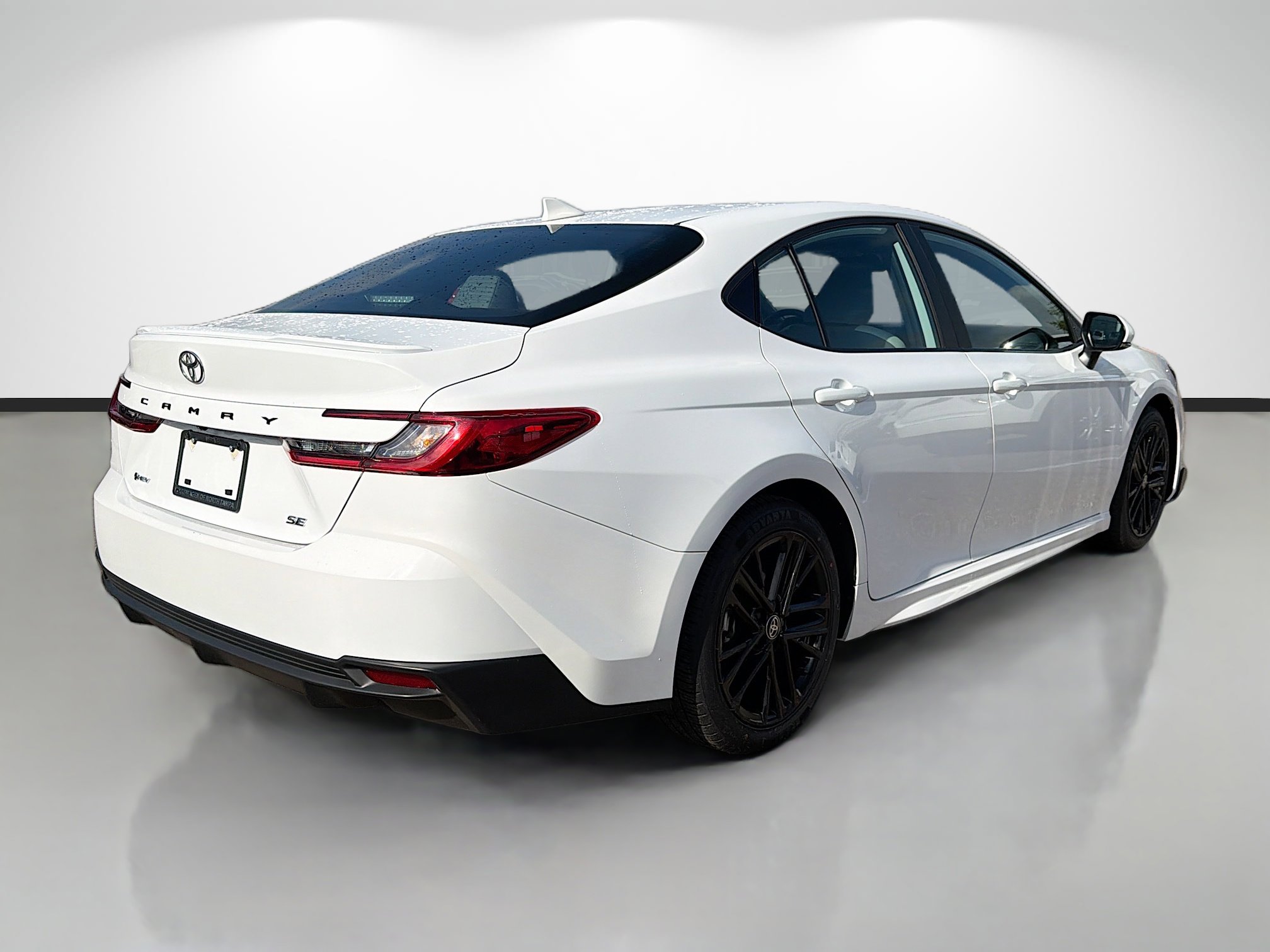 Used 2025 Toyota Camry SE image 3