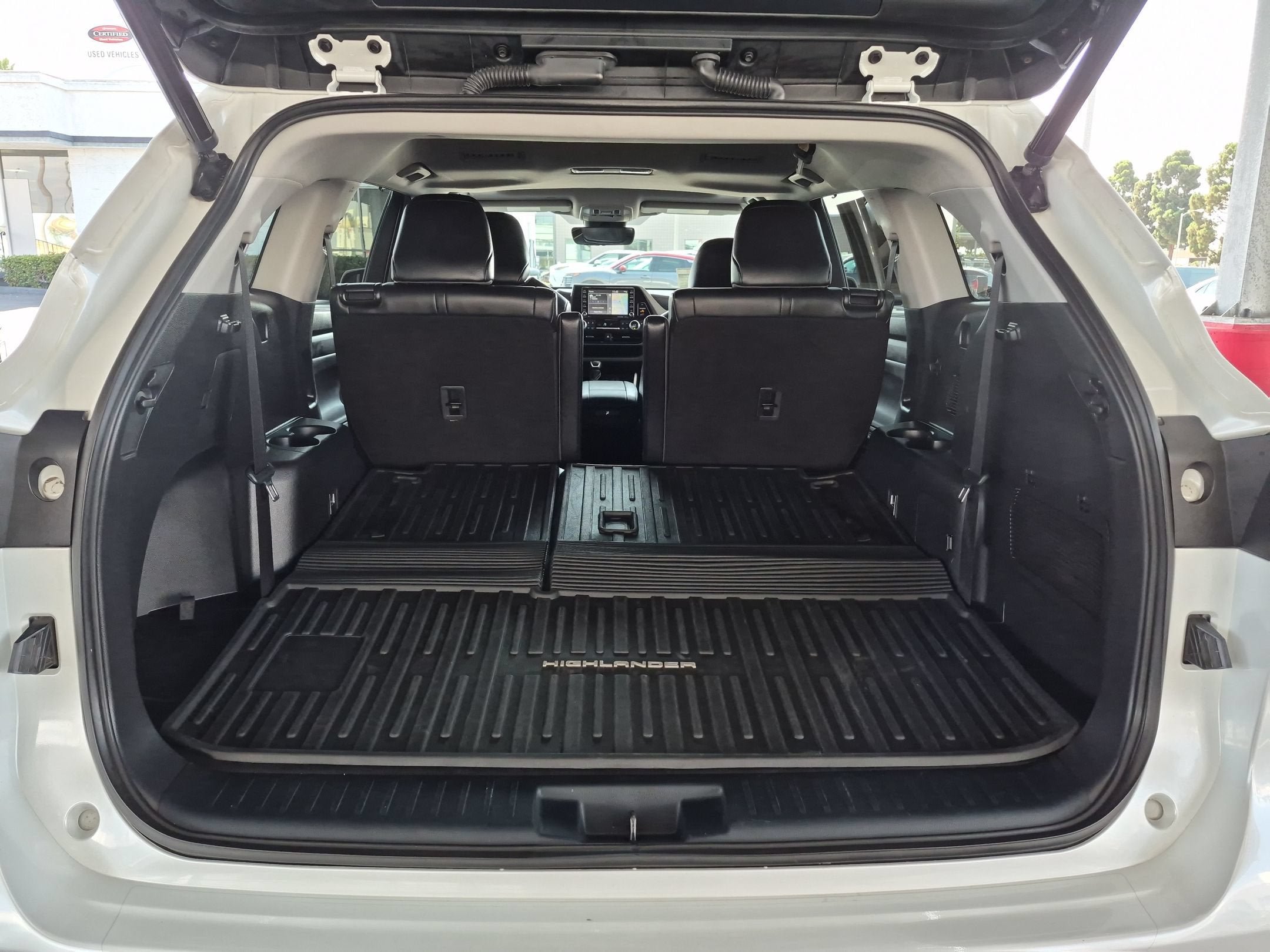 Used 2022 Toyota Highlander XLE FWD image 24