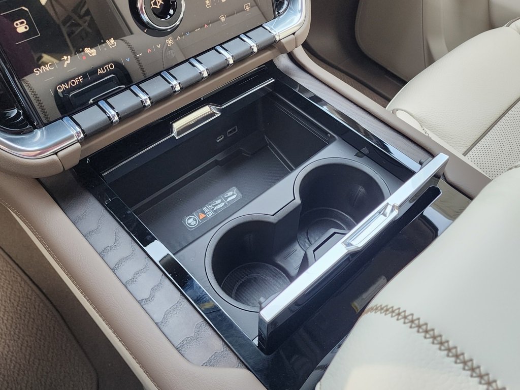 New 2026 GMC Yukon XL Denali w/ Denali Reserve Package image 35