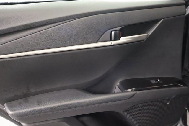 Used 2025 Toyota Camry SE image 29