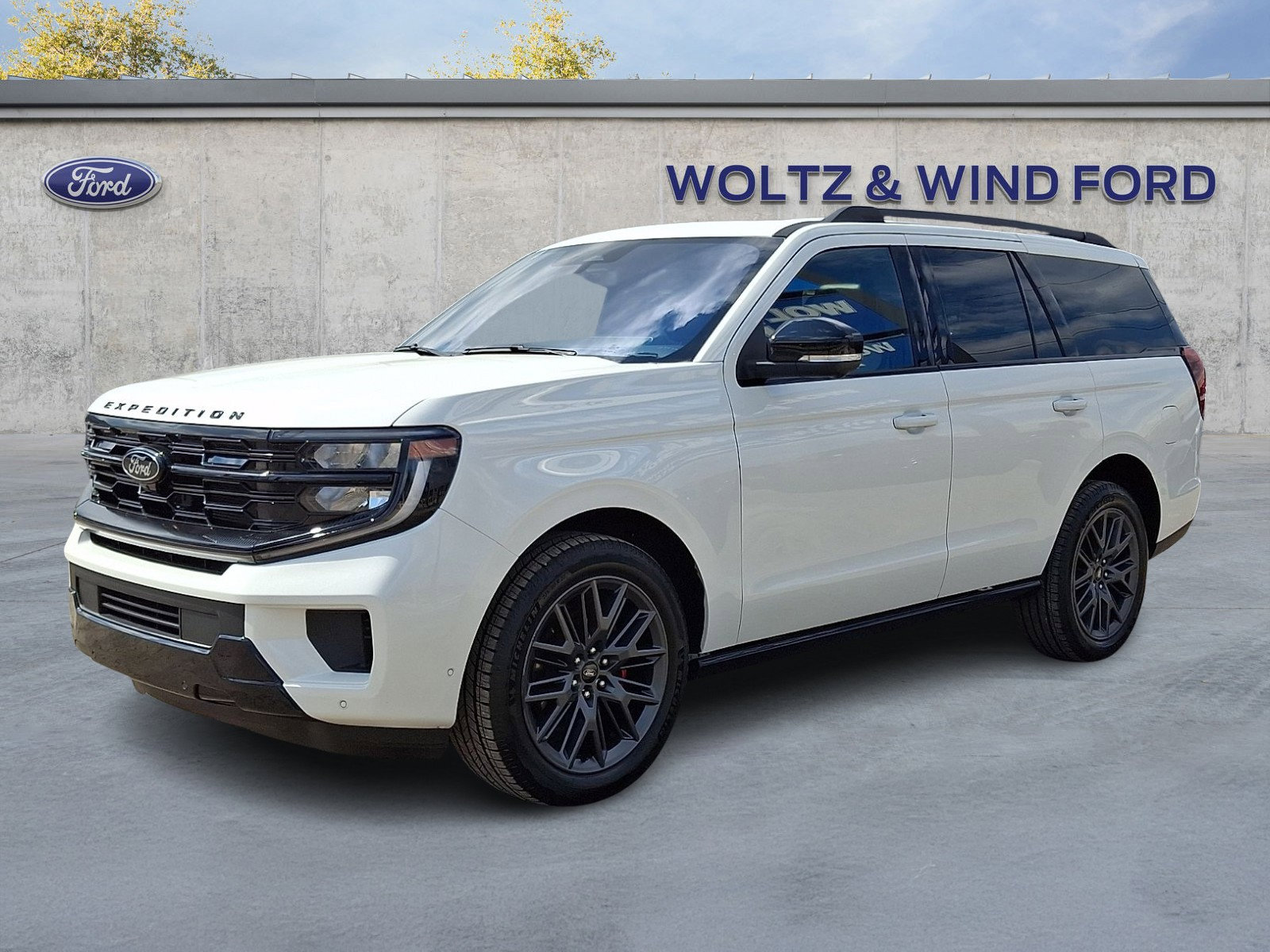 Used 2025 Ford Expedition Platinum w/ Stealth Performance Package image 3