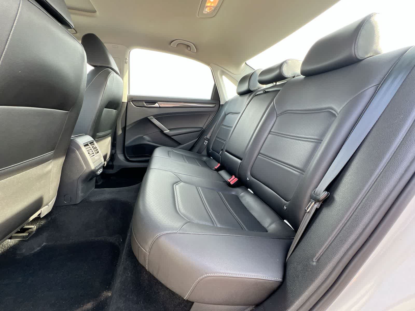 Used 2020 Volkswagen Passat 2.0T R-Line FWD image 19