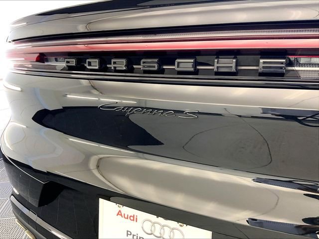Used 2025 Porsche Cayenne S AWD/4WD image 18