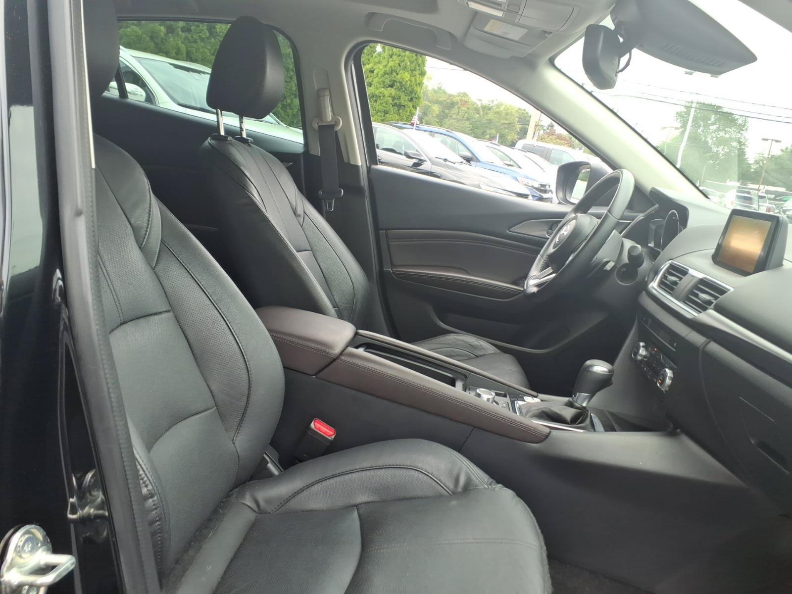 Used 2017 MAZDA MAZDA3 Grand Touring w/ Premium Equipment Package FWD image 10
