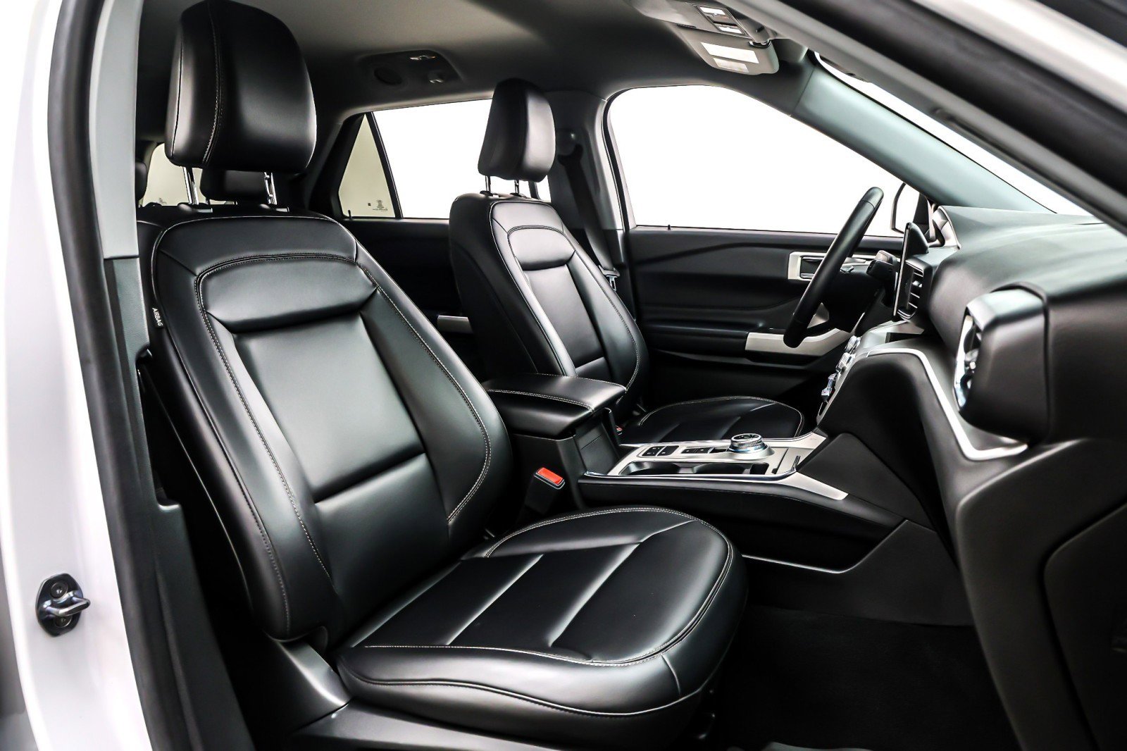 Used 2023 Ford Explorer XLT w/ Equipment Group 202A image 7