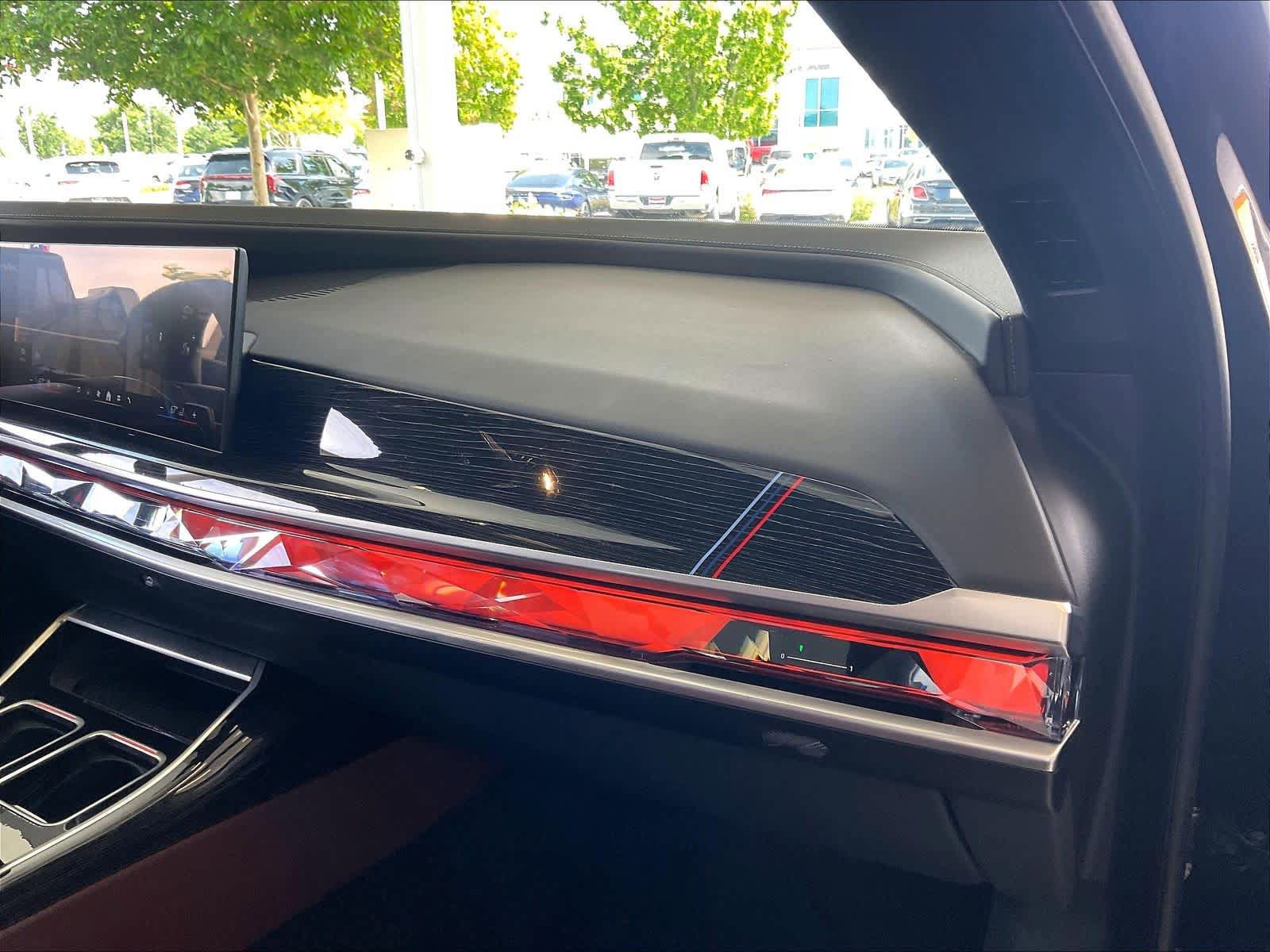 Used 2025 BMW 740i w/ Premium Package RWD image 19