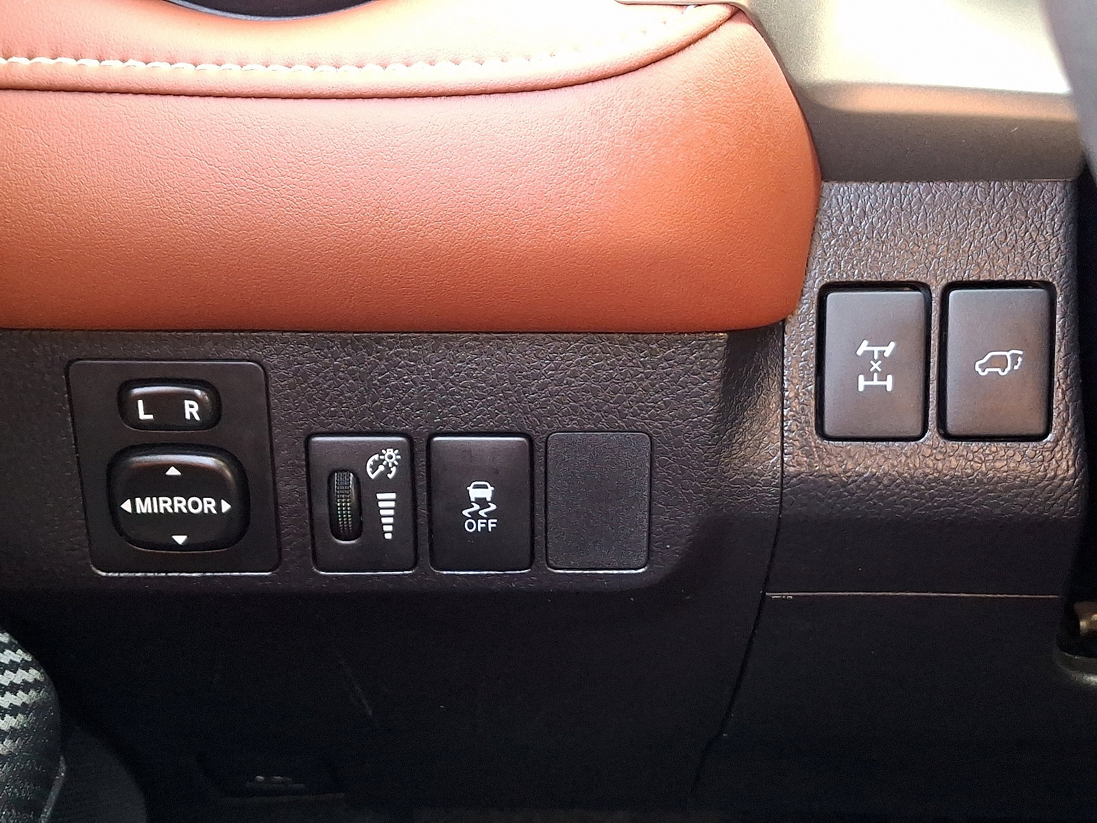 Used 2015 Toyota RAV4 Limited image 24