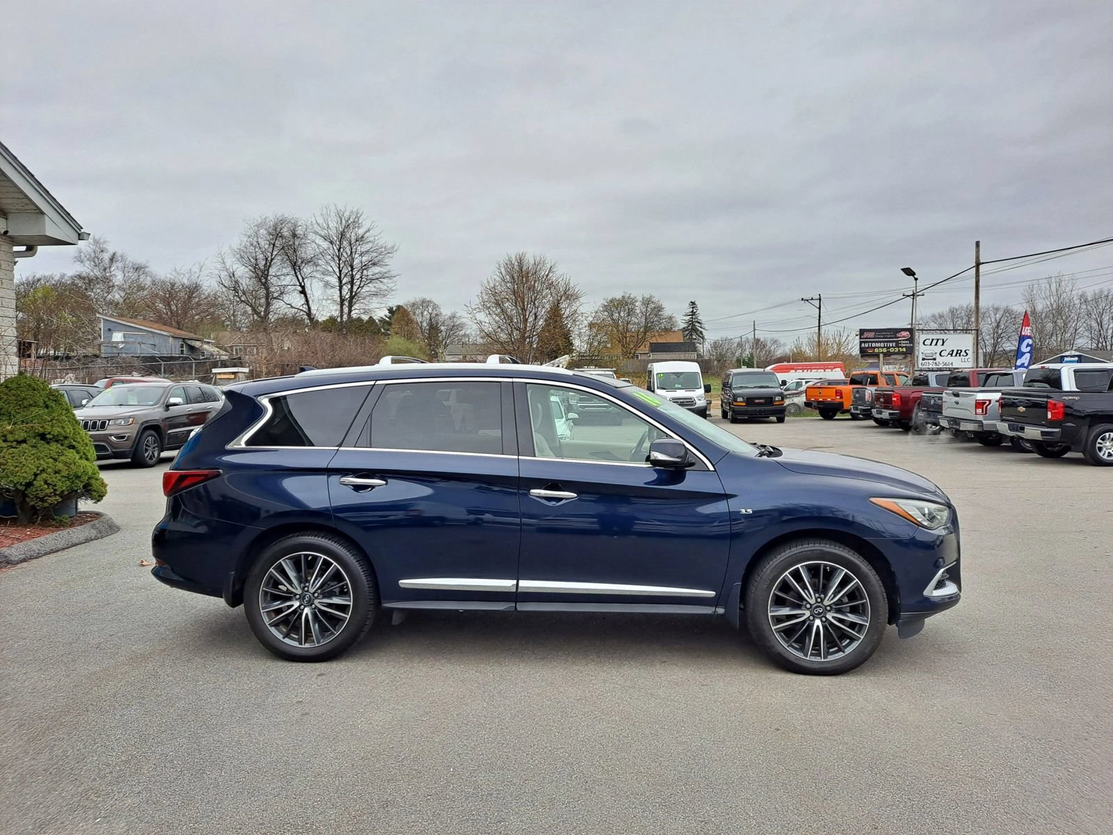 Used 2016 INFINITI QX60 Luxe w/ Deluxe Technology Package AWD/4WD image 4