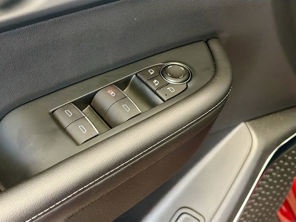 Used 2025 Buick Enclave Avenir image 19