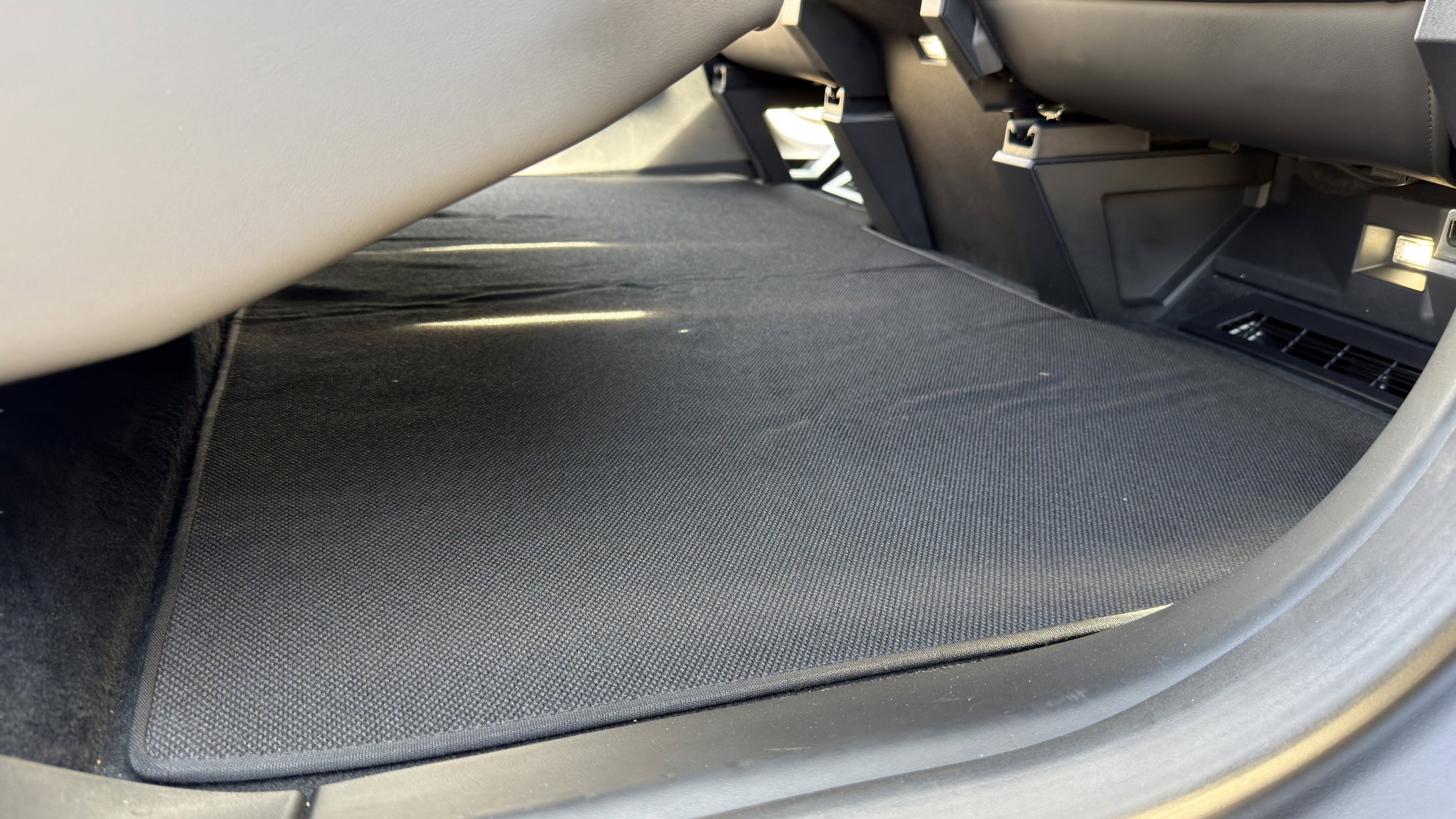 Used 2025 Tesla Cybertruck AWD Crew Cab image 54