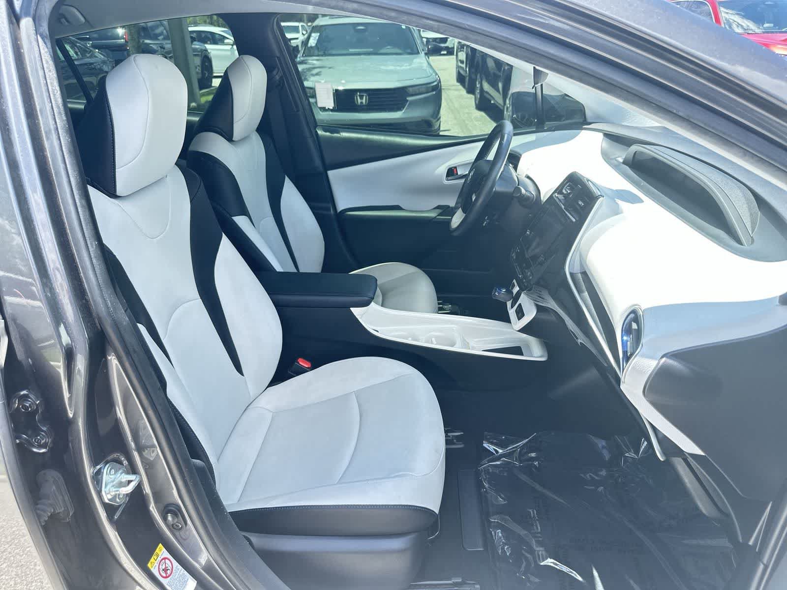 Used 2018 Toyota Prius Three Touring FWD image 18